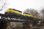 SU 99 rolls across the trestle over the Ramapo River 